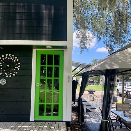 Pet Friendly, Modern Tiny House In Vibrant Clermontヴィラ エクステリア 写真