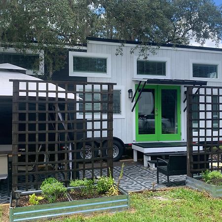 Pet Friendly, Modern Tiny House In Vibrant Clermontヴィラ エクステリア 写真